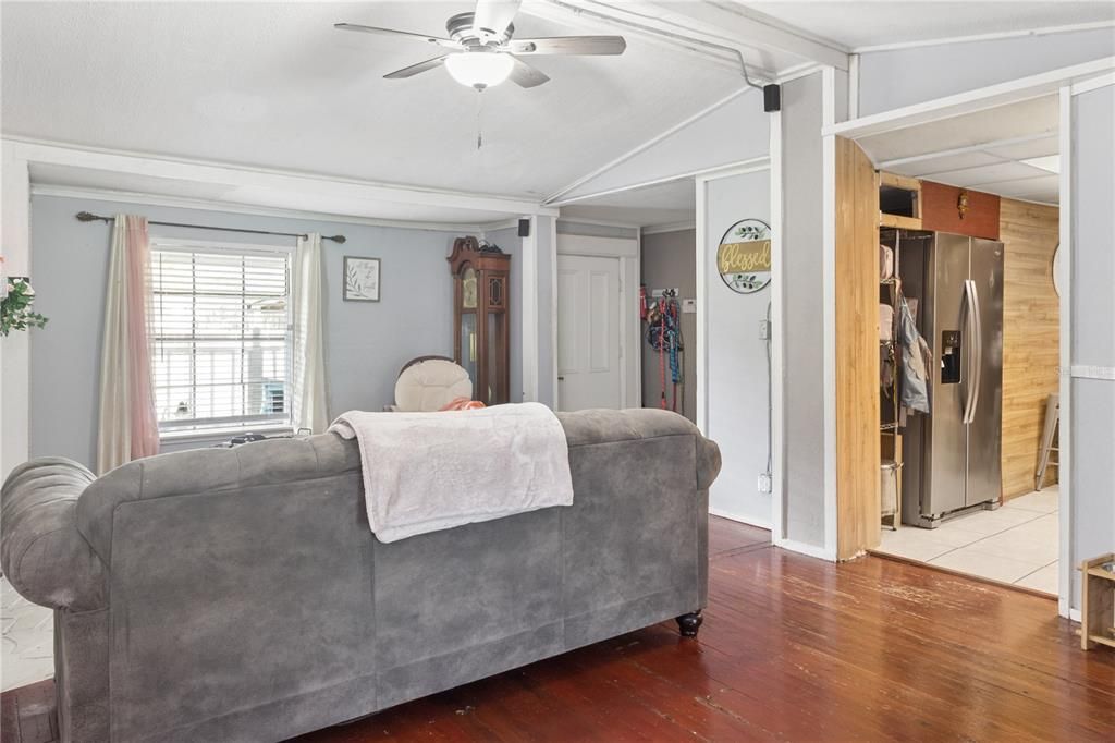 For Sale: $335,000 (2 beds, 2 baths, 1344 Square Feet)
