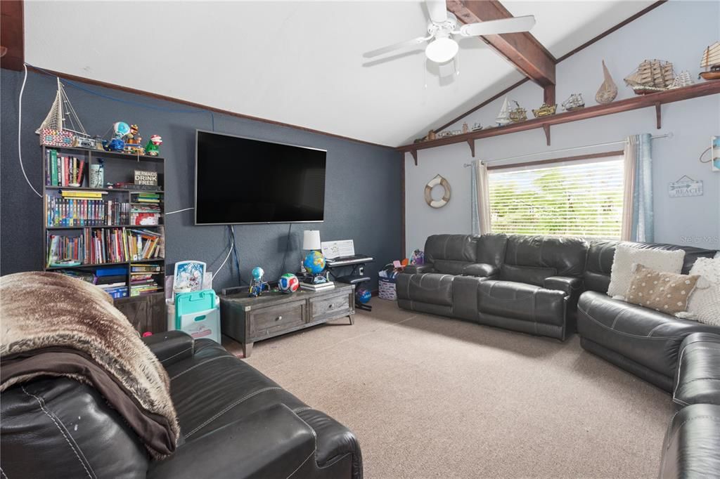 For Sale: $335,000 (2 beds, 2 baths, 1344 Square Feet)
