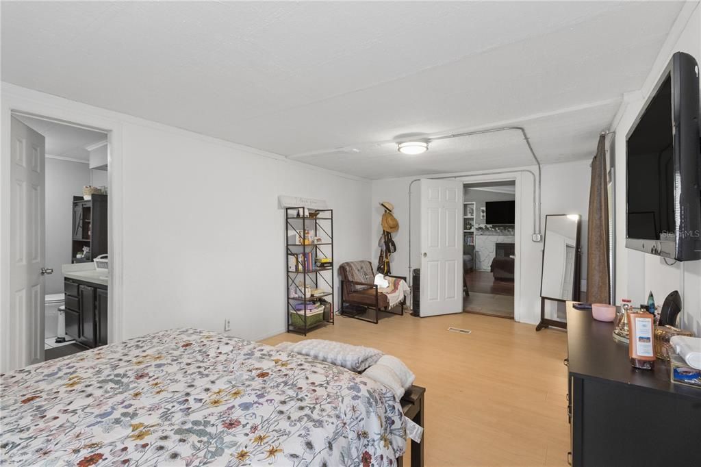 For Sale: $335,000 (2 beds, 2 baths, 1344 Square Feet)