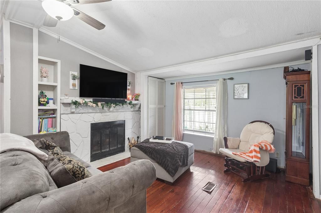 For Sale: $335,000 (2 beds, 2 baths, 1344 Square Feet)