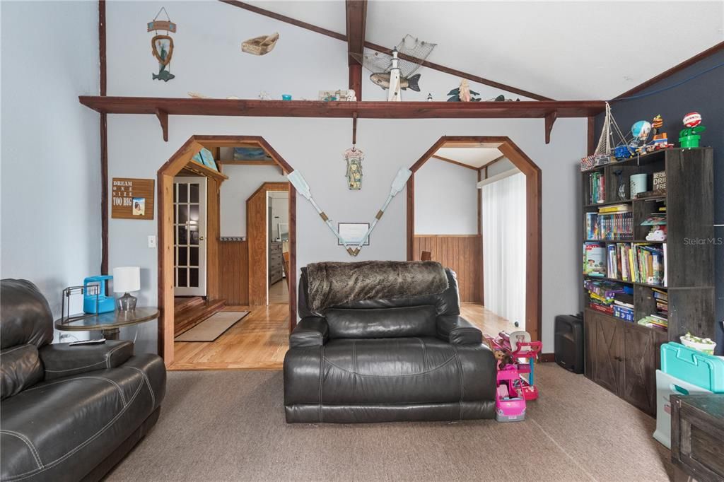 For Sale: $335,000 (2 beds, 2 baths, 1344 Square Feet)
