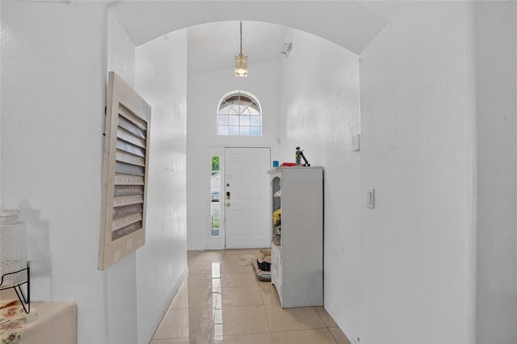 En Venta: $365,000 (4 camas, 2 baños, 1822 Pies cuadrados)