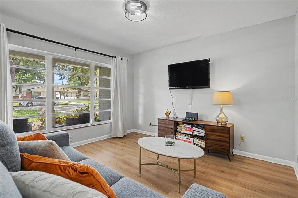 В аренду: $4,700 (3 спален, 2 ванн, 1561 Квадратных фут)