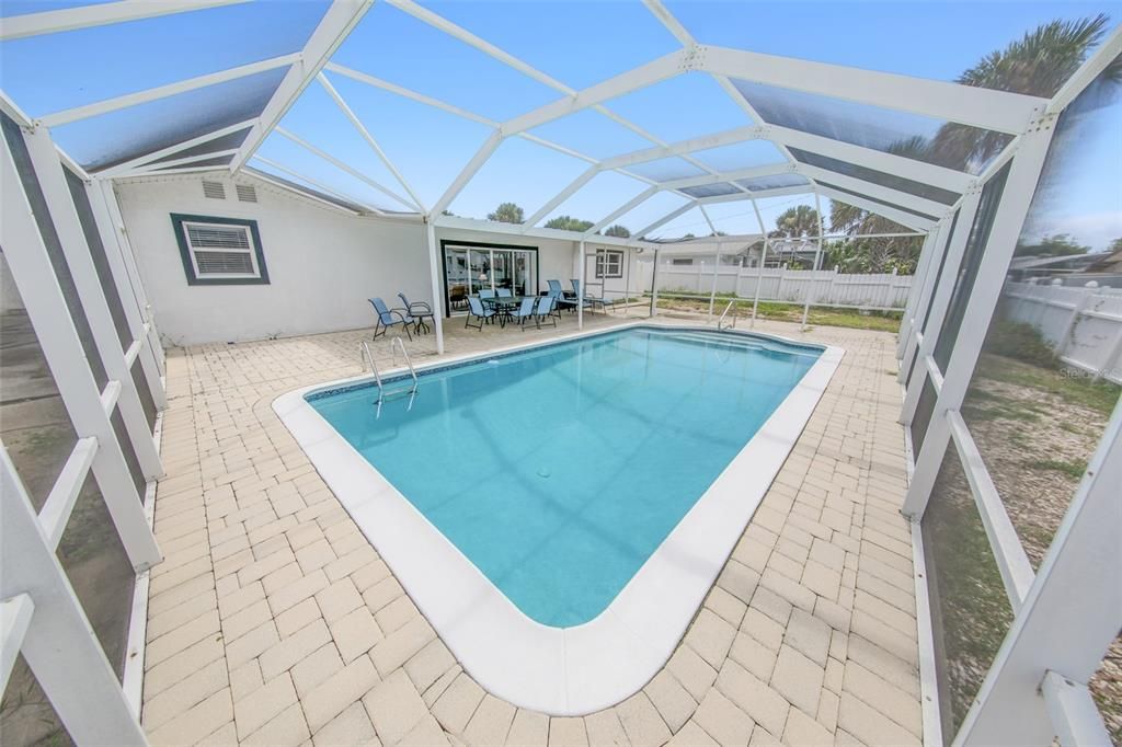 For Sale: $799,000 (3 beds, 2 baths, 2406 Square Feet)