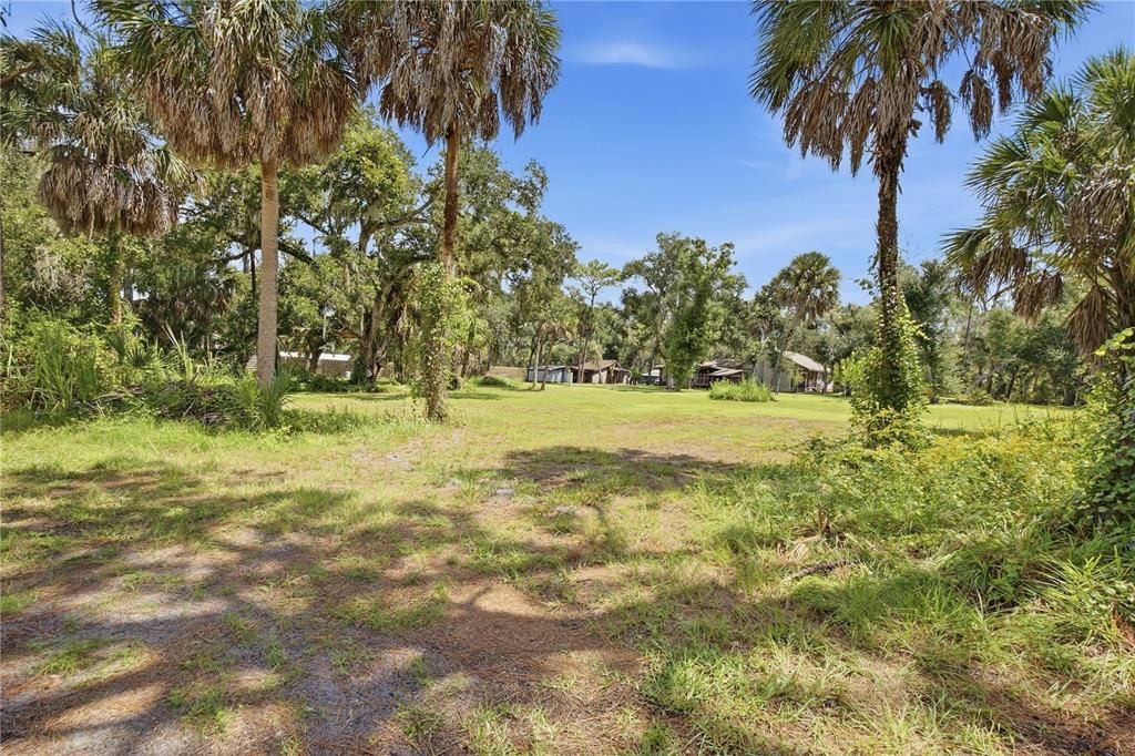 待售: $290,000 (0.90 acres)