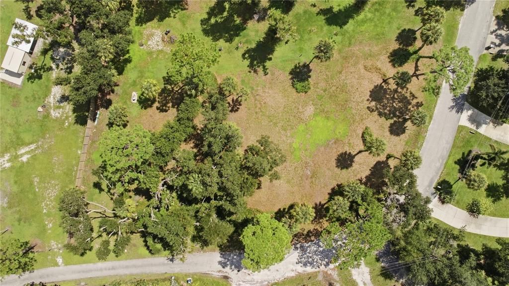 待售: $290,000 (0.90 acres)