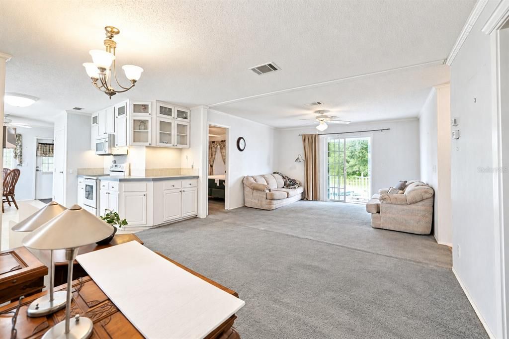 For Sale: $134,500 (2 beds, 2 baths, 1142 Square Feet)