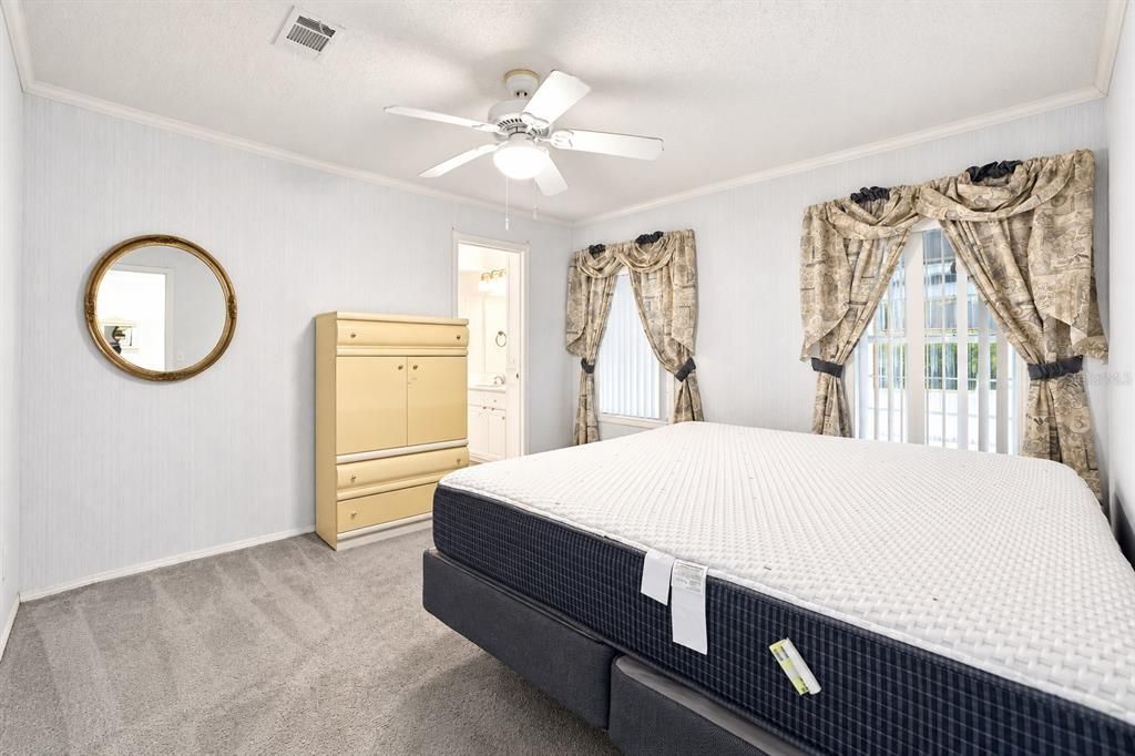 For Sale: $134,500 (2 beds, 2 baths, 1142 Square Feet)