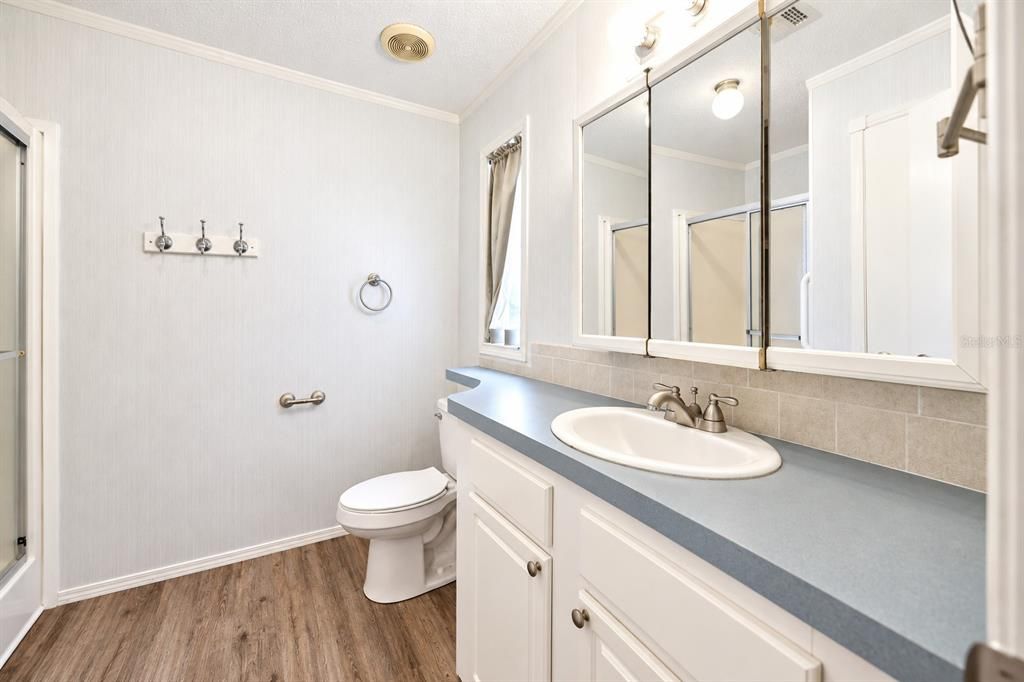 For Sale: $134,500 (2 beds, 2 baths, 1142 Square Feet)