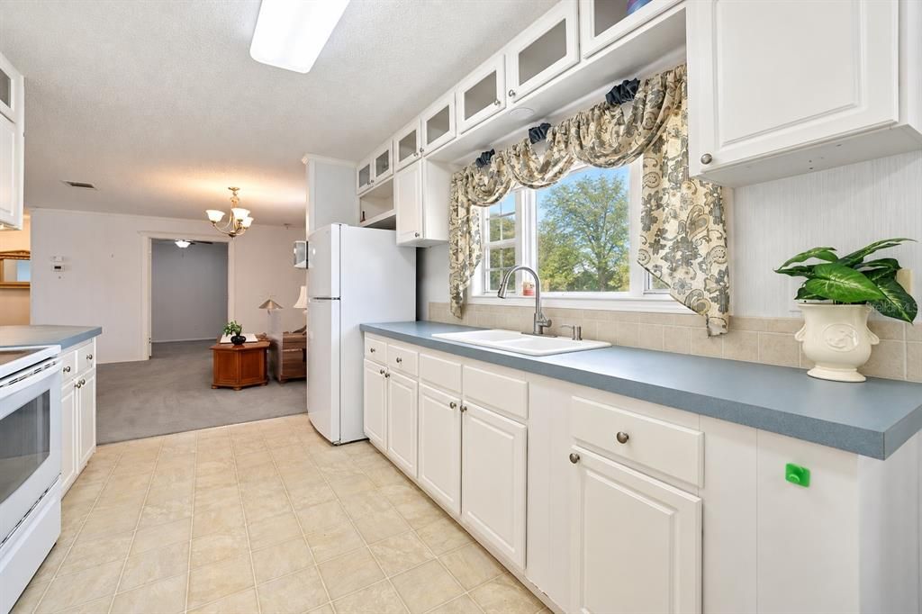 For Sale: $134,500 (2 beds, 2 baths, 1142 Square Feet)