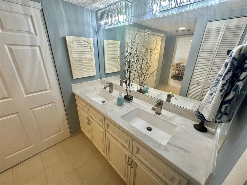 For Rent: $3,500 (2 beds, 2 baths, 1236 Square Feet)
