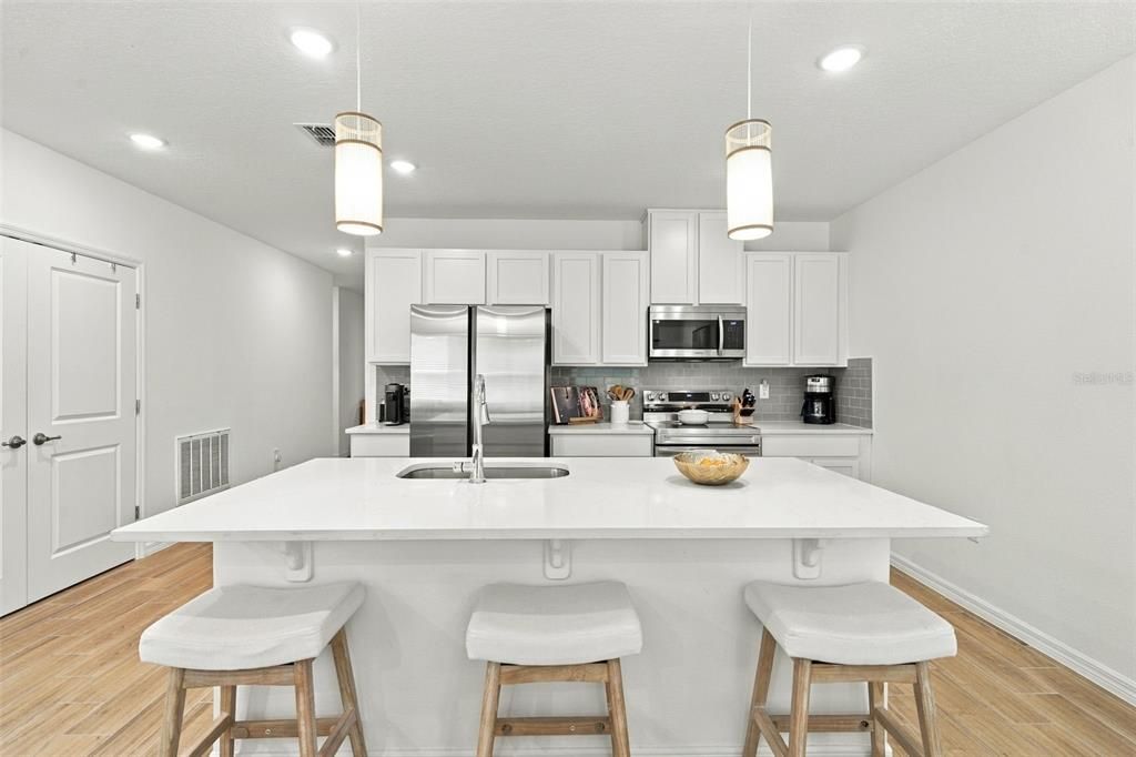 For Sale: $395,000 (4 beds, 2 baths, 1710 Square Feet)