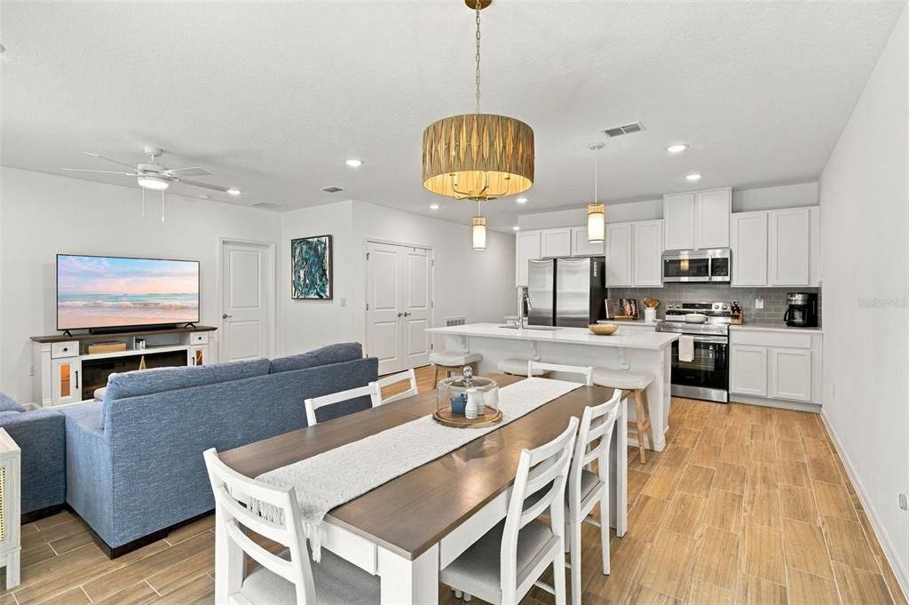 For Sale: $395,000 (4 beds, 2 baths, 1710 Square Feet)