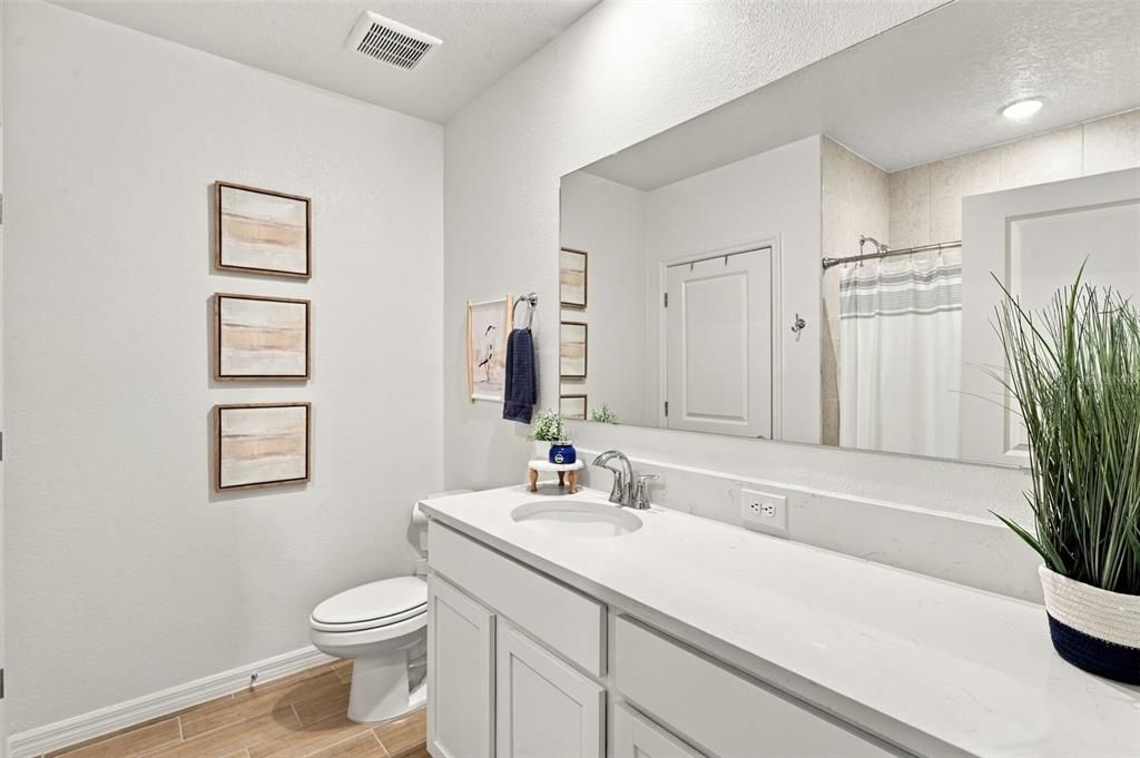 For Sale: $395,000 (4 beds, 2 baths, 1710 Square Feet)