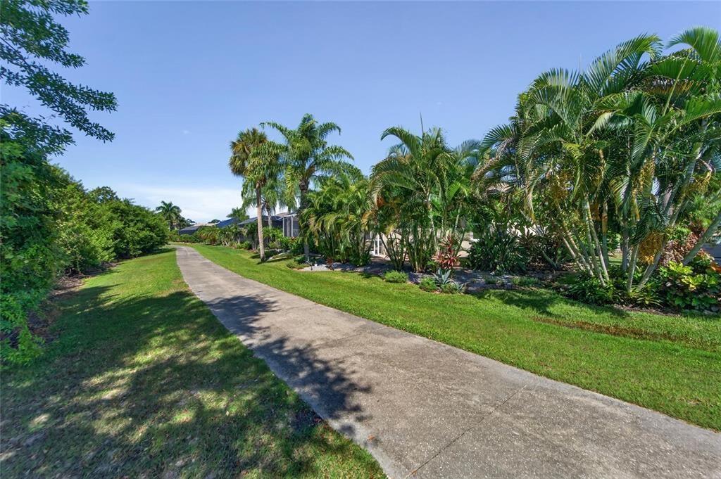 For Sale: $585,000 (4 beds, 3 baths, 2561 Square Feet)