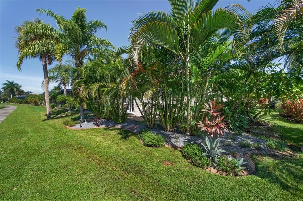 For Sale: $585,000 (4 beds, 3 baths, 2561 Square Feet)