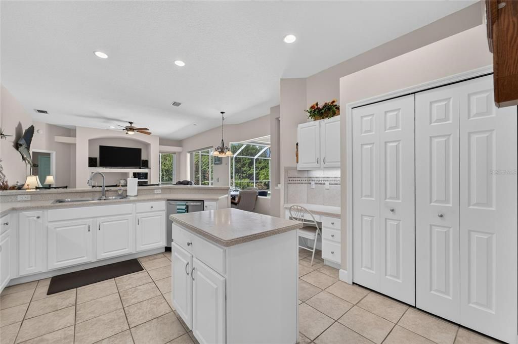 For Sale: $585,000 (4 beds, 3 baths, 2561 Square Feet)