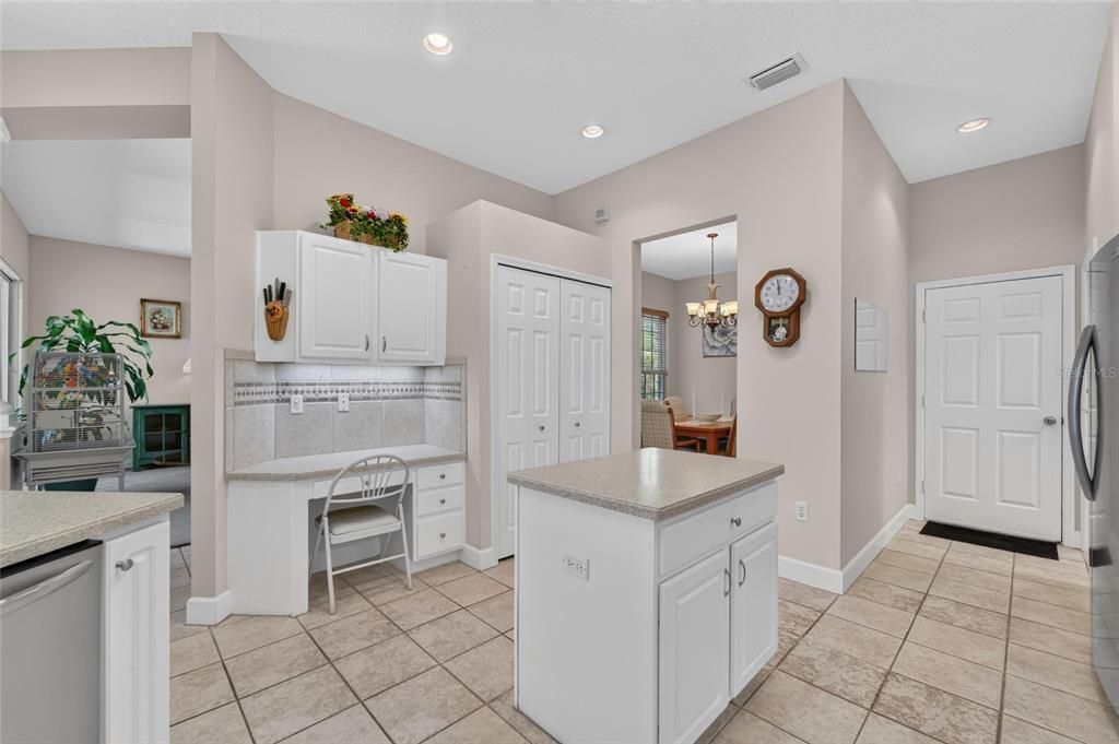 For Sale: $585,000 (4 beds, 3 baths, 2561 Square Feet)