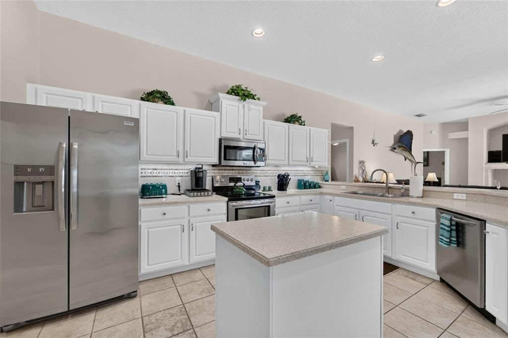 For Sale: $585,000 (4 beds, 3 baths, 2561 Square Feet)