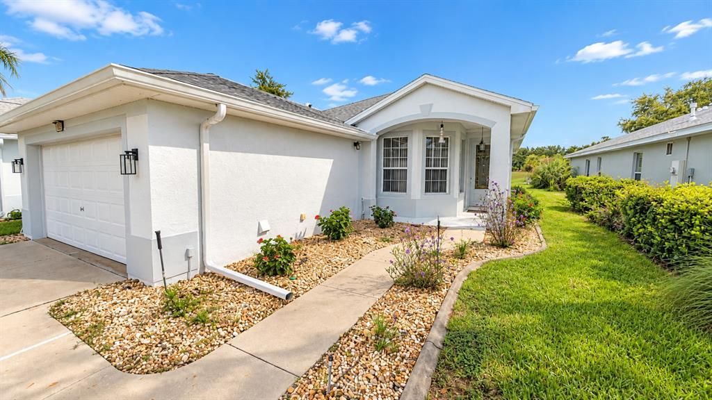 For Sale: $299,900 (3 beds, 2 baths, 1469 Square Feet)