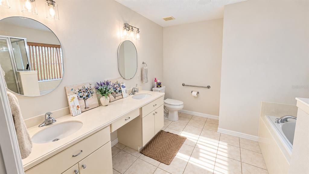 For Sale: $299,900 (3 beds, 2 baths, 1469 Square Feet)