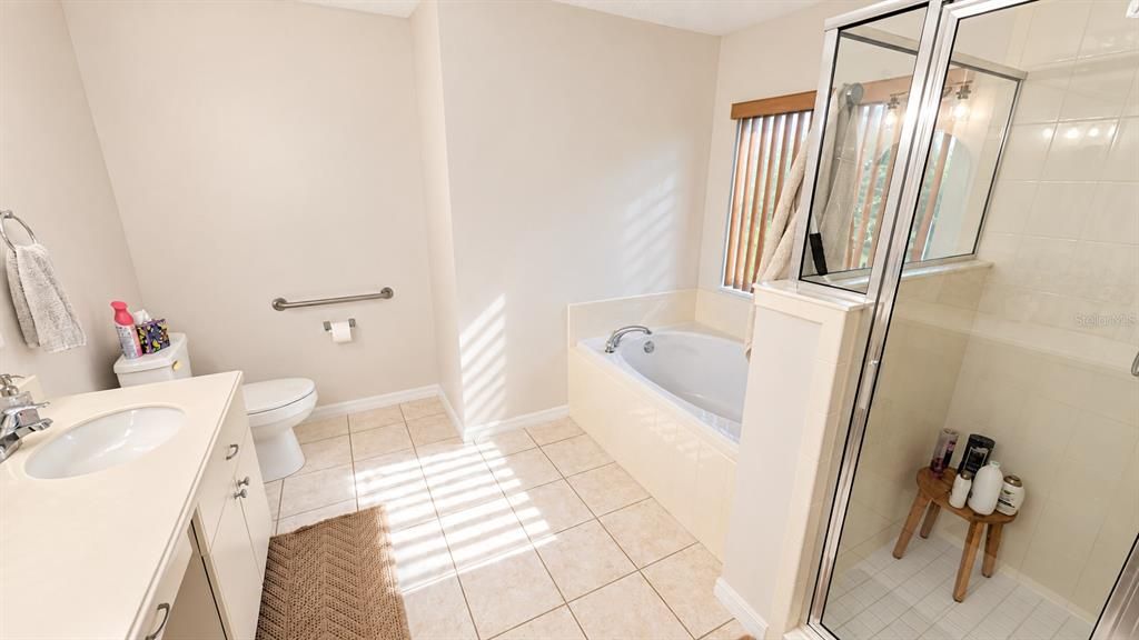 For Sale: $299,900 (3 beds, 2 baths, 1469 Square Feet)