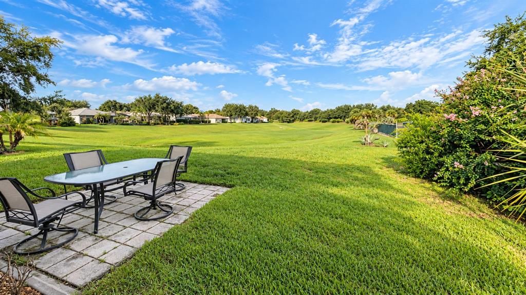For Sale: $299,900 (3 beds, 2 baths, 1469 Square Feet)