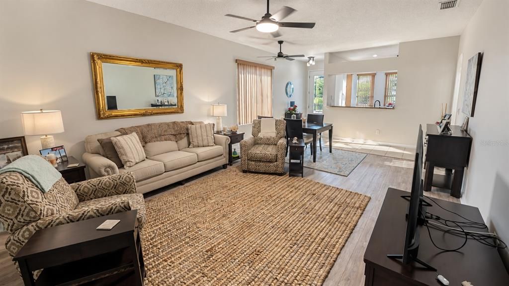 For Sale: $299,900 (3 beds, 2 baths, 1469 Square Feet)