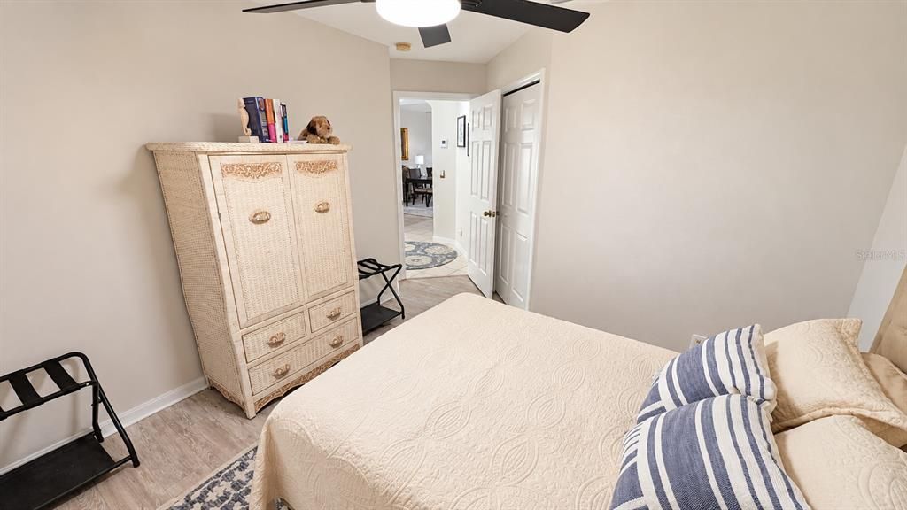 For Sale: $299,900 (3 beds, 2 baths, 1469 Square Feet)