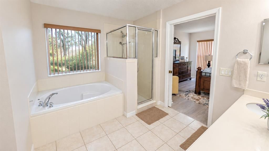 For Sale: $299,900 (3 beds, 2 baths, 1469 Square Feet)