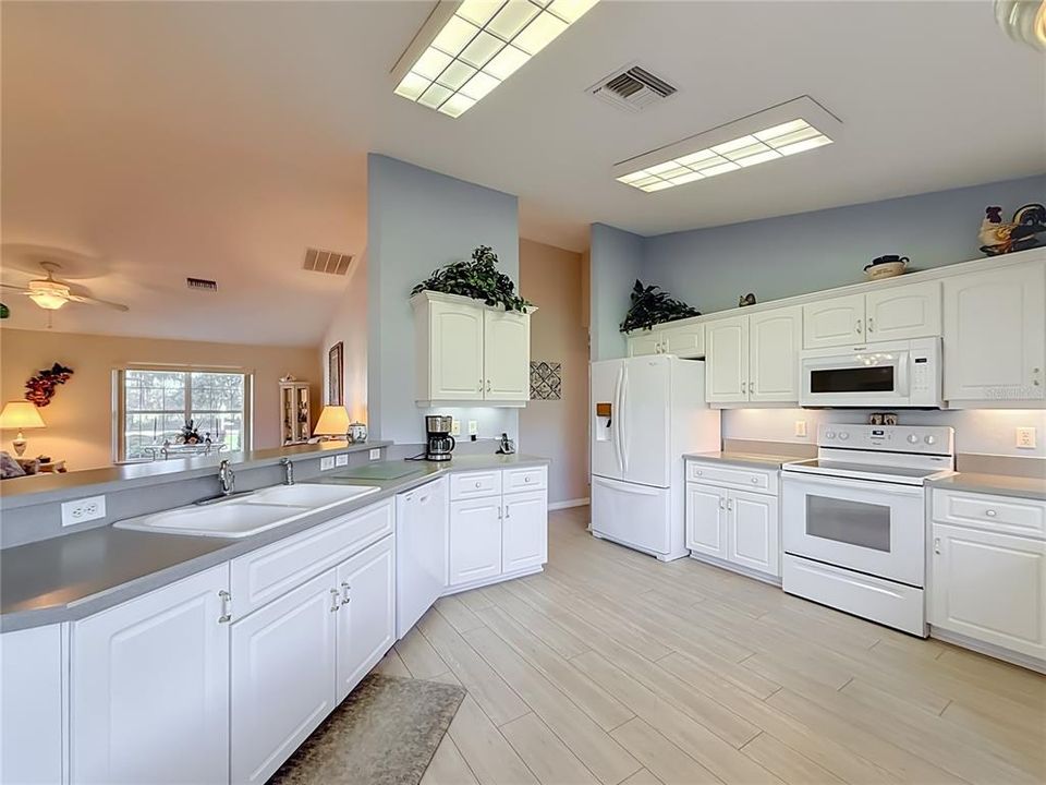 For Sale: $279,900 (3 beds, 2 baths, 1619 Square Feet)