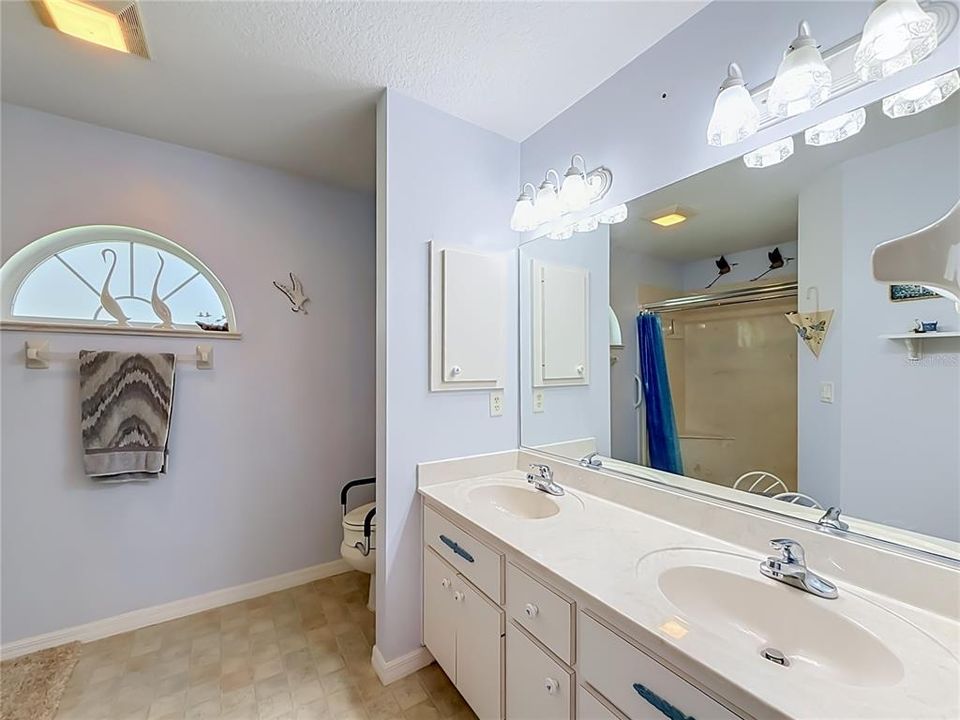 For Sale: $279,900 (3 beds, 2 baths, 1619 Square Feet)