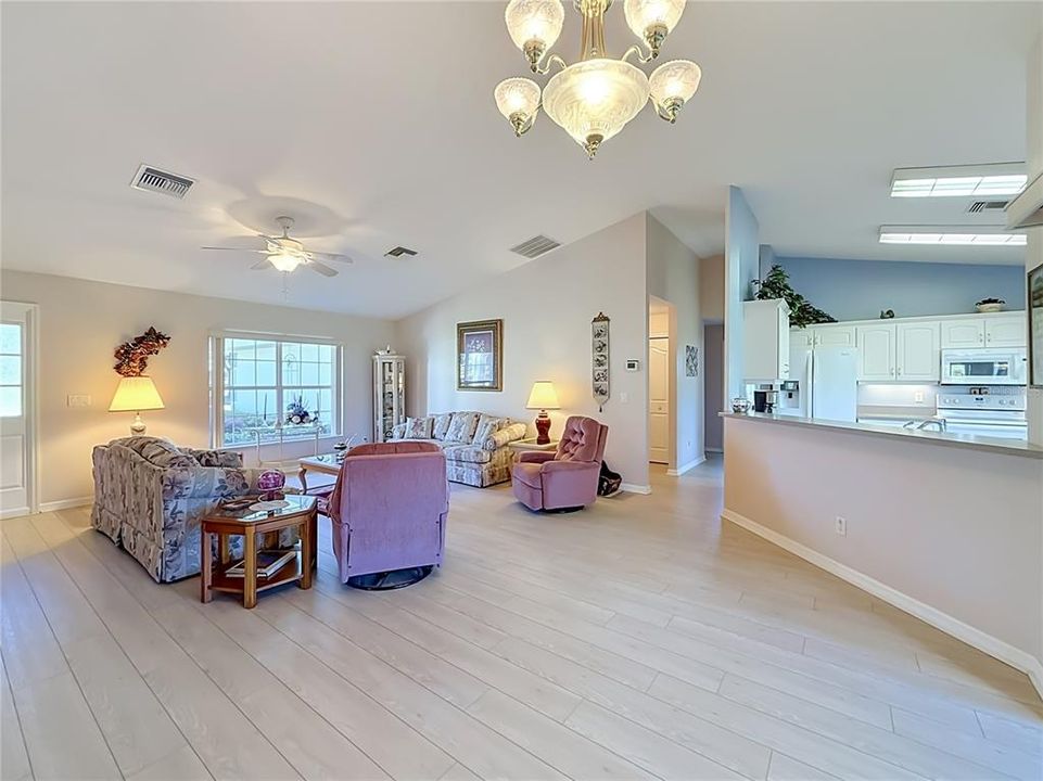 For Sale: $279,900 (3 beds, 2 baths, 1619 Square Feet)