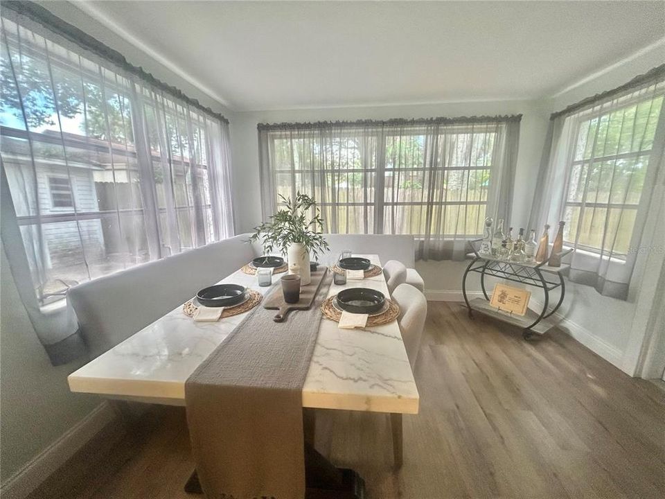En Venta: $285,000 (3 camas, 2 baños, 1235 Pies cuadrados)