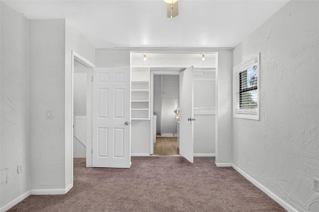 На продажу: $119,900 (2 спален, 1 ванн, 1012 Квадратных фут)
