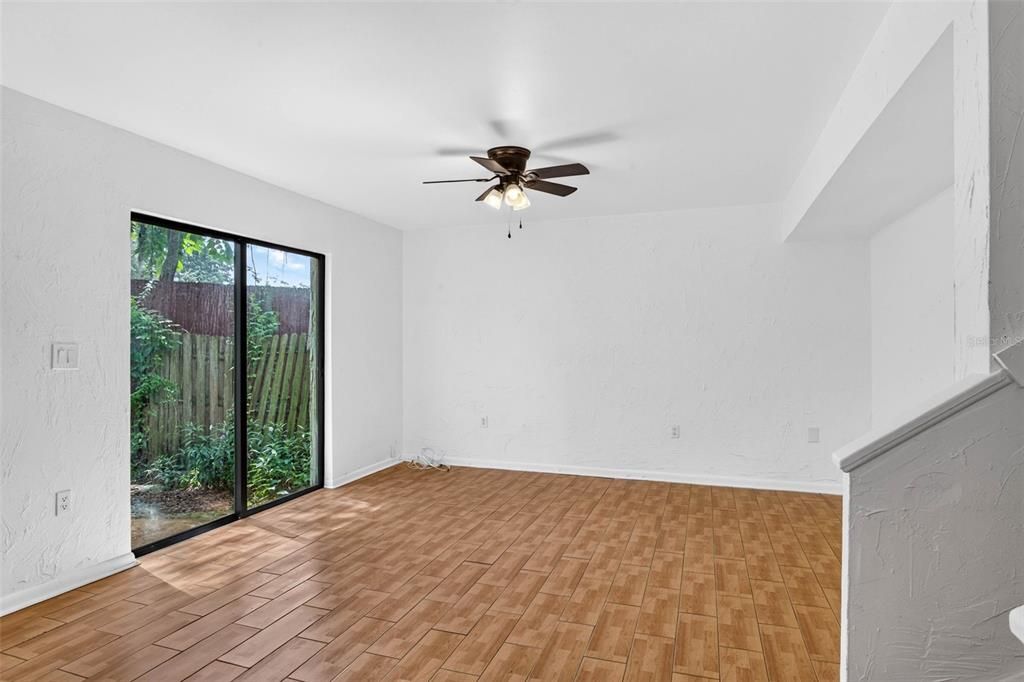 На продажу: $119,900 (2 спален, 1 ванн, 1012 Квадратных фут)