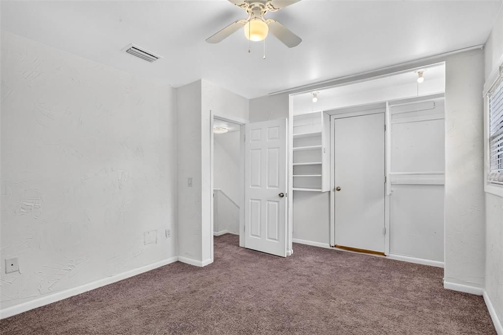 На продажу: $119,900 (2 спален, 1 ванн, 1012 Квадратных фут)