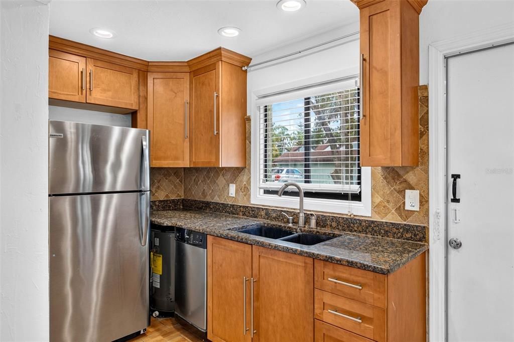 На продажу: $119,900 (2 спален, 1 ванн, 1012 Квадратных фут)