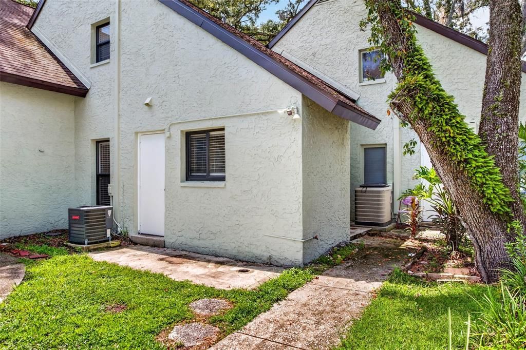 На продажу: $119,900 (2 спален, 1 ванн, 1012 Квадратных фут)