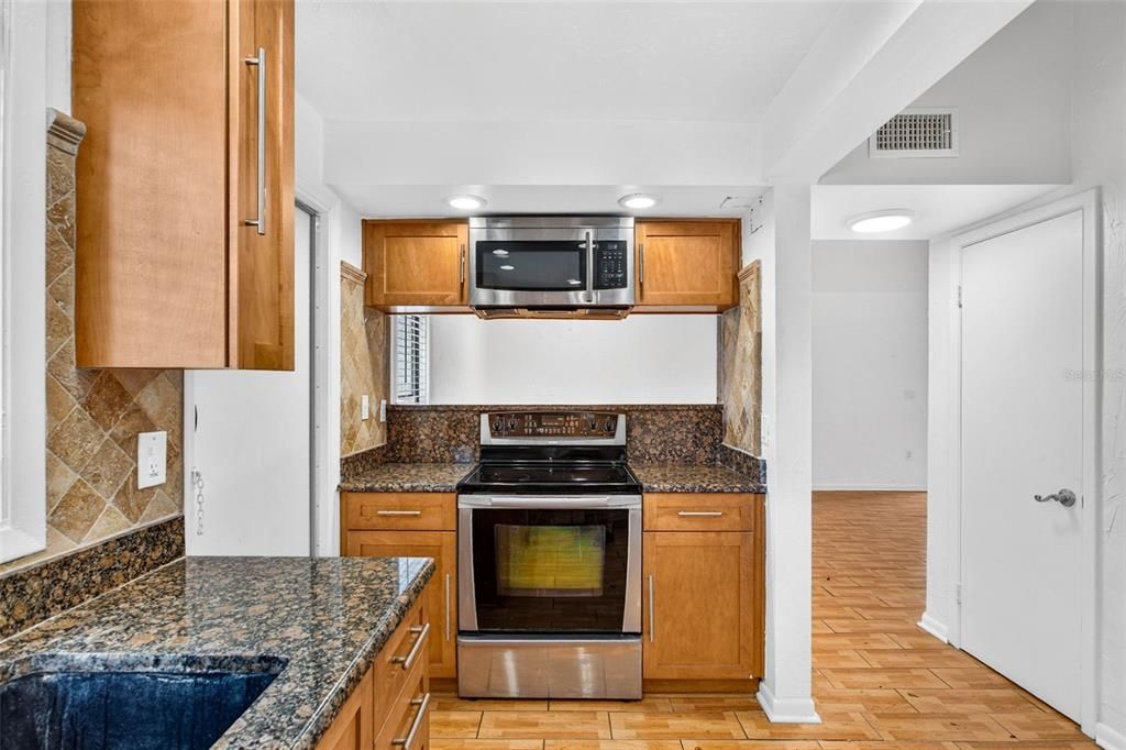 На продажу: $119,900 (2 спален, 1 ванн, 1012 Квадратных фут)