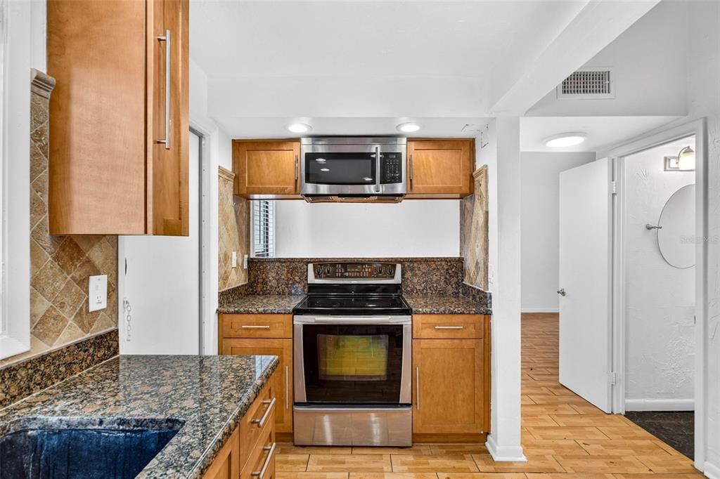 На продажу: $119,900 (2 спален, 1 ванн, 1012 Квадратных фут)