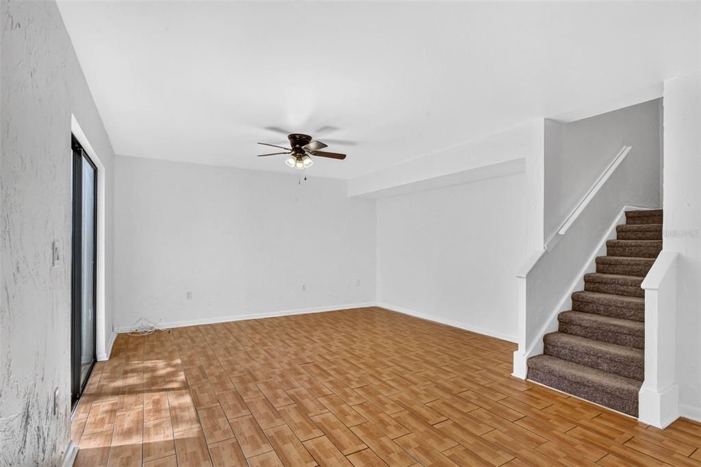 На продажу: $119,900 (2 спален, 1 ванн, 1012 Квадратных фут)