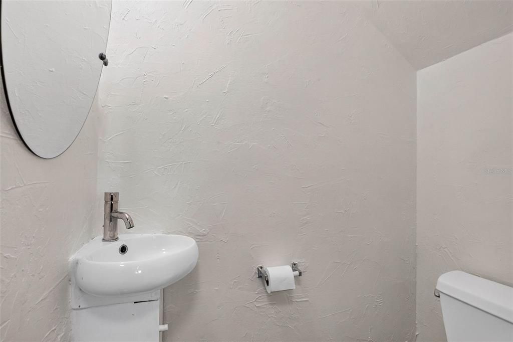 На продажу: $119,900 (2 спален, 1 ванн, 1012 Квадратных фут)