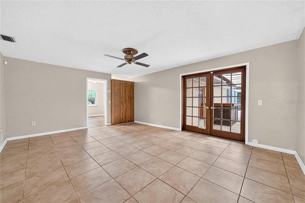 For Sale: $475,000 (3 beds, 2 baths, 1725 Square Feet)