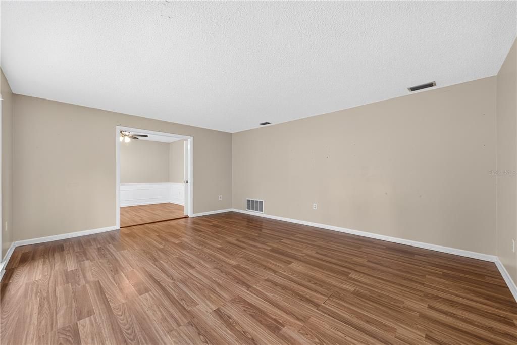 For Sale: $475,000 (3 beds, 2 baths, 1725 Square Feet)