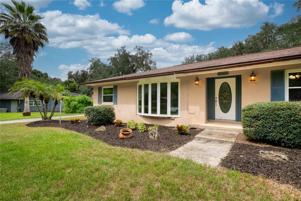 For Sale: $475,000 (3 beds, 2 baths, 1725 Square Feet)