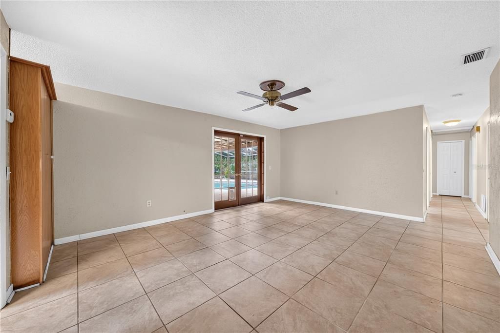 For Sale: $475,000 (3 beds, 2 baths, 1725 Square Feet)