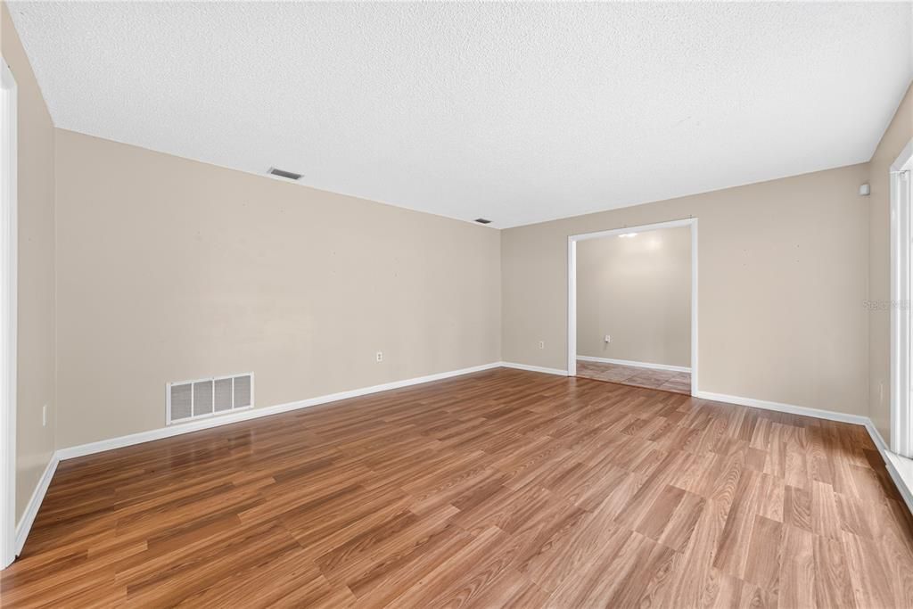 For Sale: $475,000 (3 beds, 2 baths, 1725 Square Feet)