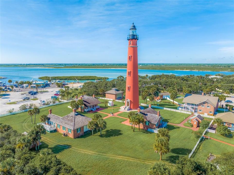 待售: $320,000 (0.24 acres)