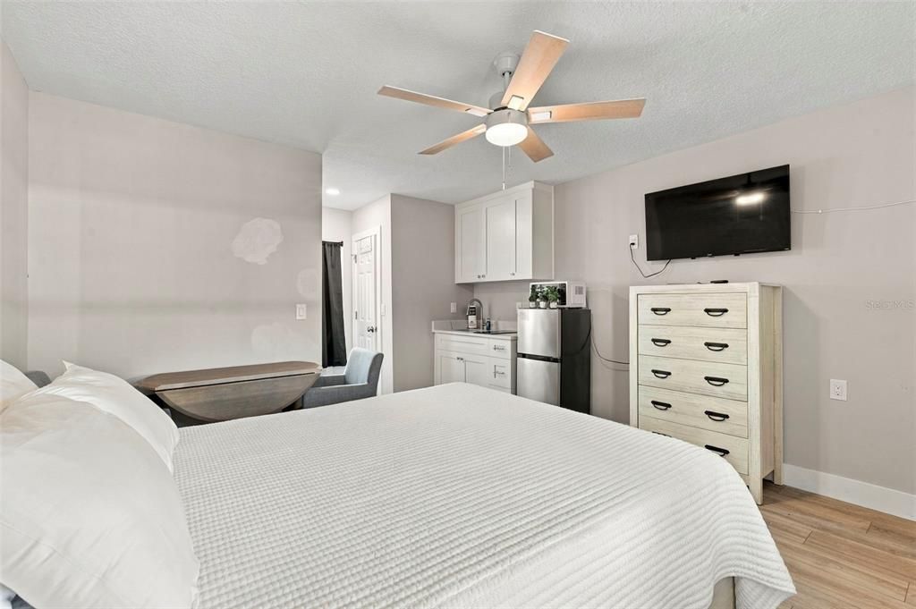 For Sale: $240,000 (0 beds, 1 baths, 240 Square Feet)